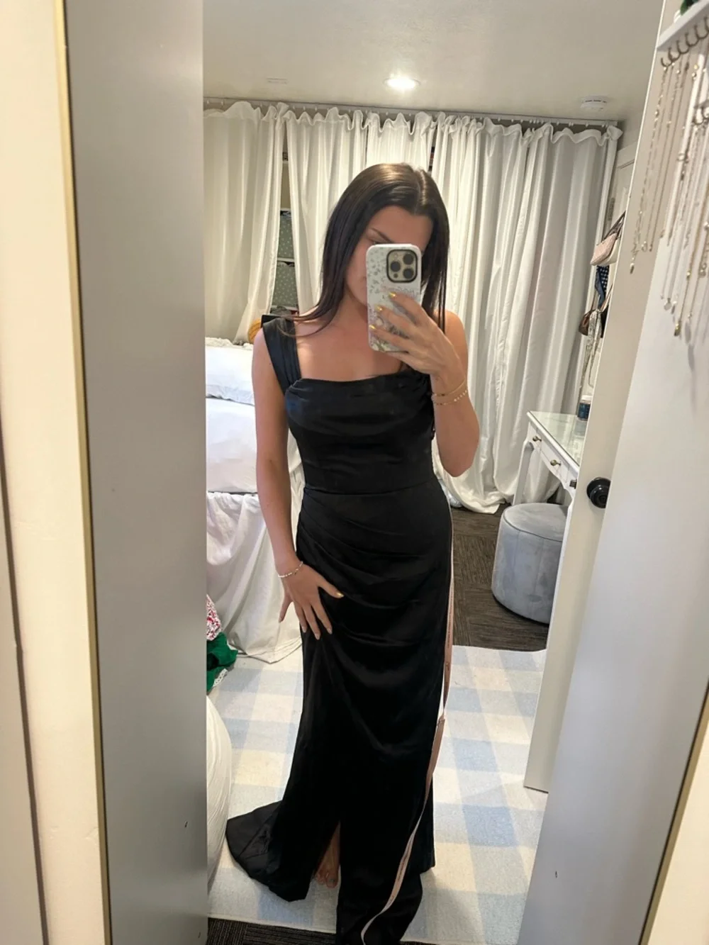 Lulu's Black One-Shoulder Evening Gown with High Slit - Picture 5 of 8